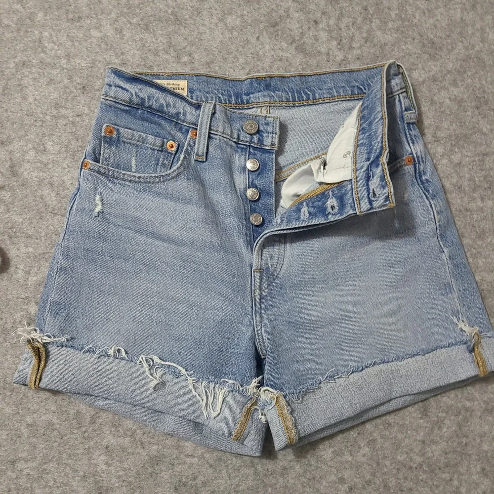Levi's 501 Original Shorts Women 26 Light Blue Distressed High Waisted Denim